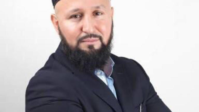 Bülent Yapraklıoğlu kimdir ve sizce nasıl biridir?