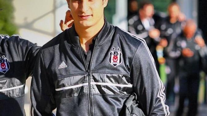 Necip Uysal mı Kıvanç Tatlıtuğ mu?