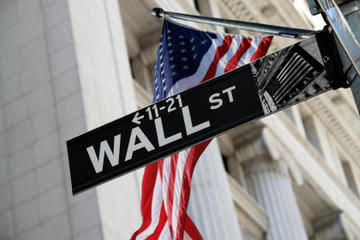 New york'ta wall street diye bir cadde var orda iş bulan cok zengin oluyormus dogrumu?