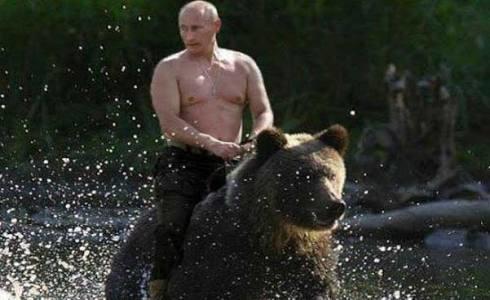 Yav bu putin ayıya nasil binmiş arkadaslar bu nasil birisi boyle ?