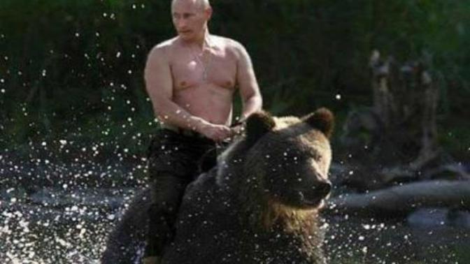 Yav bu putin ayıya nasil binmiş arkadaslar bu nasil birisi boyle?