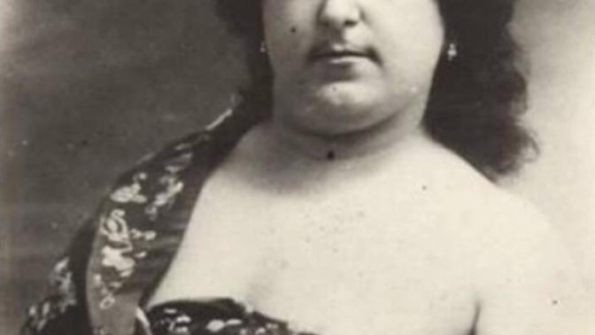 145 Kişinin aşık olup 13 kişinin uğruna intihar ettiği İran Şahı'nın karısı Anis El Doleh ! Aşk çirkin güzel dinler mi?