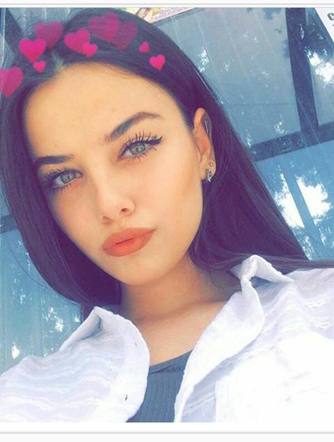 Bu kiz asiri guzel ve şimdiden bir fan kitlesi oluşmuş?
