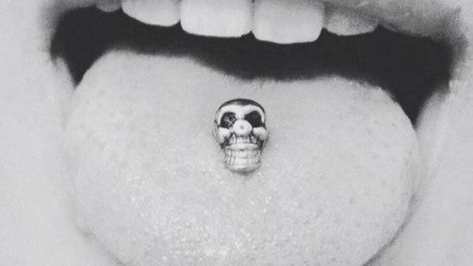 Dil piercingi mi smiley piercing mi?