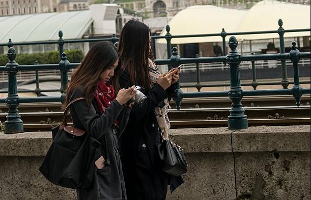 Sevgilinizin devamlı nerede olduğunuzu sorması, sizi rahatsız eder mi?
