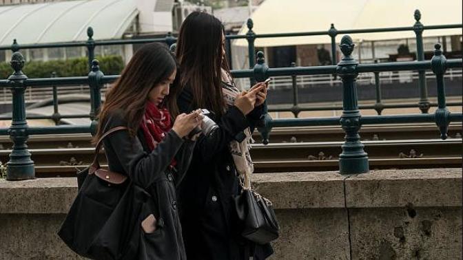 Sevgilinizin devamlı nerede olduğunuzu sorması, sizi rahatsız eder mi?