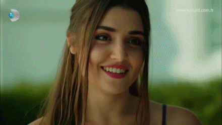 Hande Erçel mi Barbara Palvin mi?