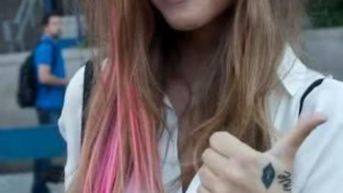 Hande Erçel mi Barbara Palvin mi?
