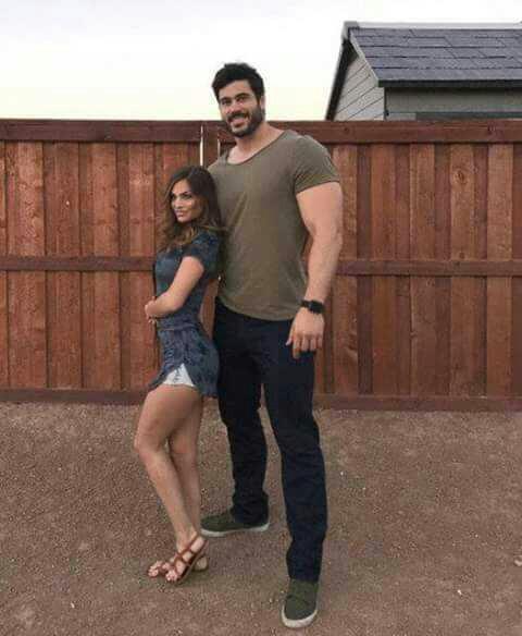 resimde ki çift : )?