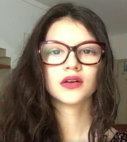 Hangi kız sence daha güzel yüzlü?
