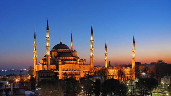 Sela okunurken, ezan okunurkenki gibi mi davranmalıyız?