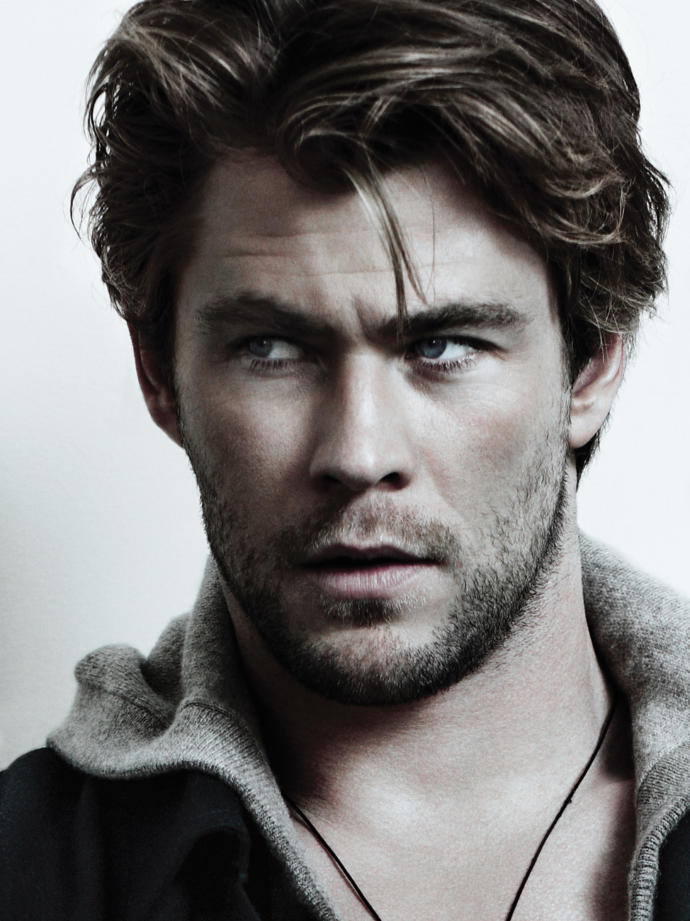 Arkadaşlar adam chris hemsworth hem çağatay'dan hem kıvanç'tan yakısıklı değil mi sizce?