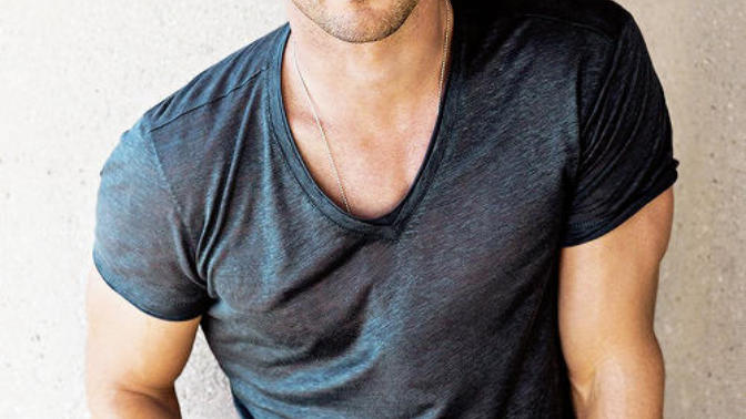 Arkadaşlar adam chris hemsworth hem çağatay'dan hem kıvanç'tan yakısıklı değil mi sizce?