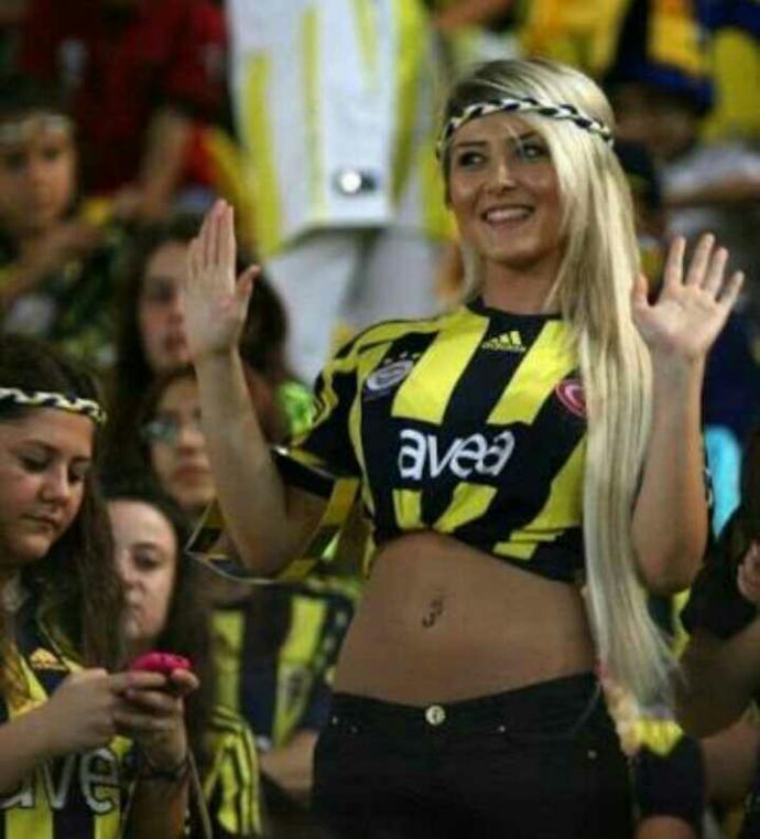 Hangi Takımın Bayan Taraftarları Daha Güzel ??