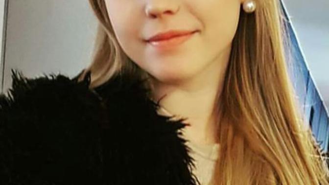 Sizce hangi tatlı sarışın kız daha güzel?