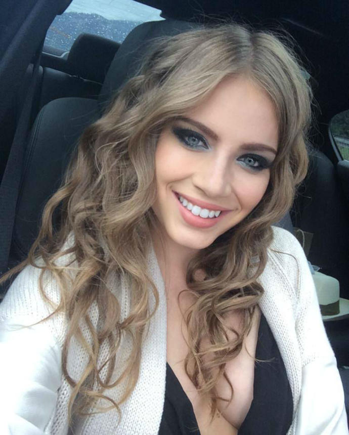 Xenia Tchoumitcheva mı Olya Abramovich mi?