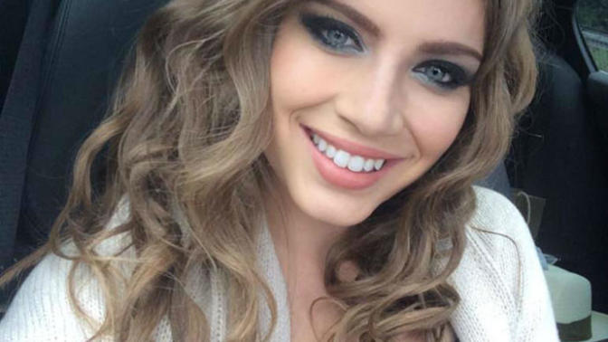Xenia Tchoumitcheva mı Olya Abramovich mi?