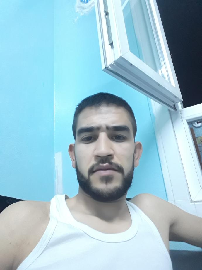 Kaşlarını alan erkek etkileyici mi, itici mi sizce?