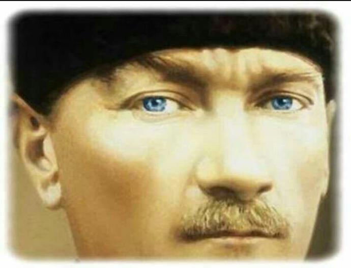 Bizim maviye olan sevgimiz selanik'te açılan bir çift gözle basladi... Ya sizinki ??