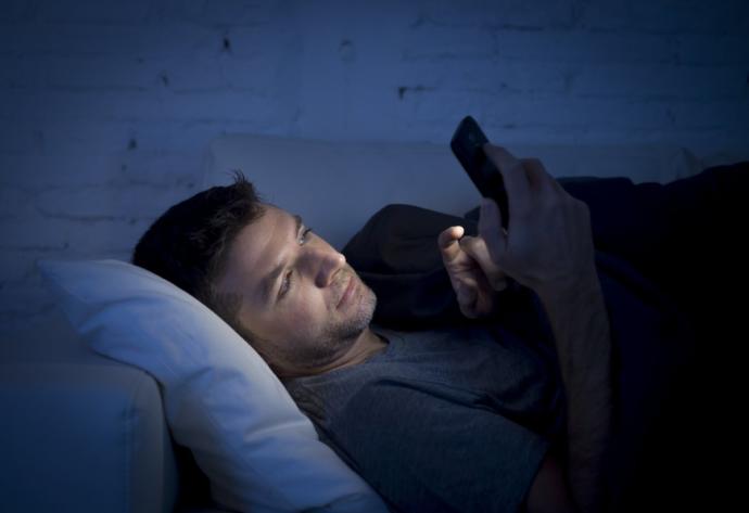 Her gece uyumadan önce size mesaj atan sevgiliniz bir gece mesaj atmasa bunu sorun eder misiniz?