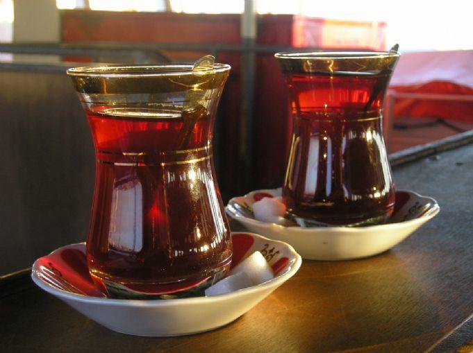 Çay bardağına önce dem mi, yoksa su mu koyuyorsunuz?