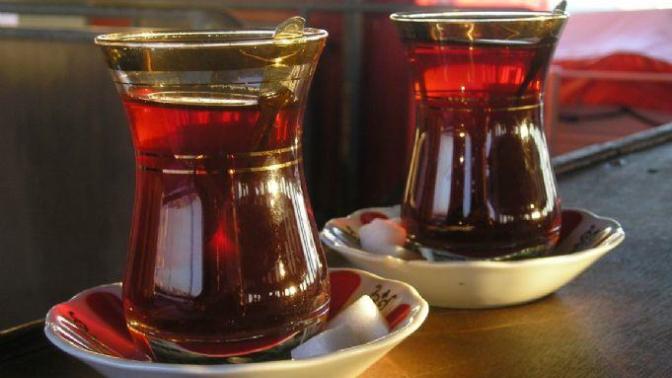 Çay bardağına önce dem mi, yoksa su mu koyuyorsunuz?