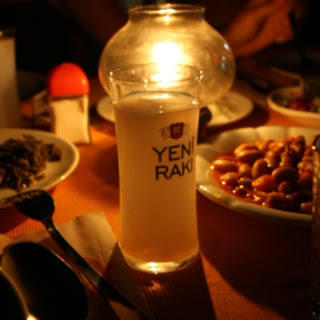 Rakı yanındakiyle içilse de, kadeh aklındakine kalkar.Kimler katılmak ister ?
