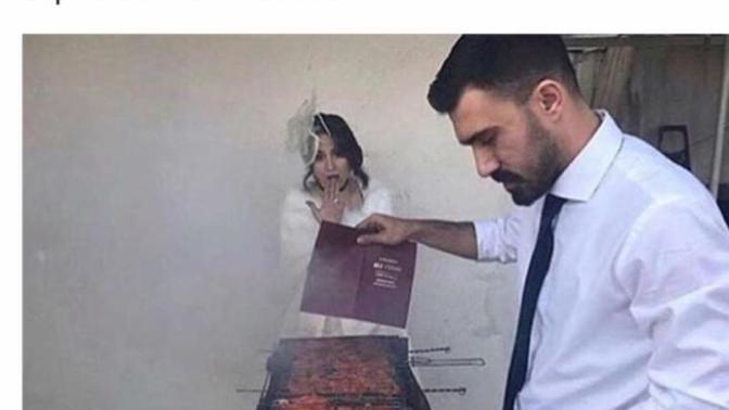 Evlendiniz, eve geldiniz eşiniz mangal yaktı üstüne üstlük mangalı evlilik cüzdanı ile yeliyor. Ne tepki verirdiniz?