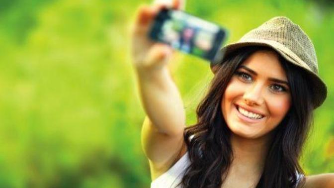 Selfie çekim yapmak ruhsal bozukluğu işaret ediyor! Sık sık selfie çekip paylaşır mısınız?