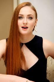 Sophie Turner sizce de çok tatlı ve güzel değil mi?
