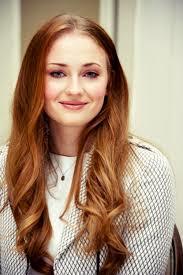 Sophie Turner sizce de çok tatlı ve güzel değil mi?