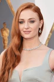 Sophie Turner sizce de çok tatlı ve güzel değil mi?