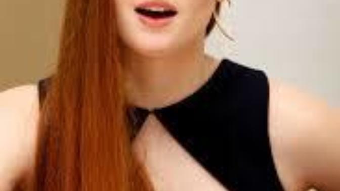 Sophie Turner sizce de çok tatlı ve güzel değil mi?