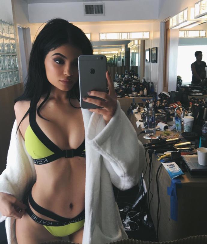 Kendall Jenner'in kız kardeşi Kylie Jenner hakkında ne düşünüyorsunuz? 
?