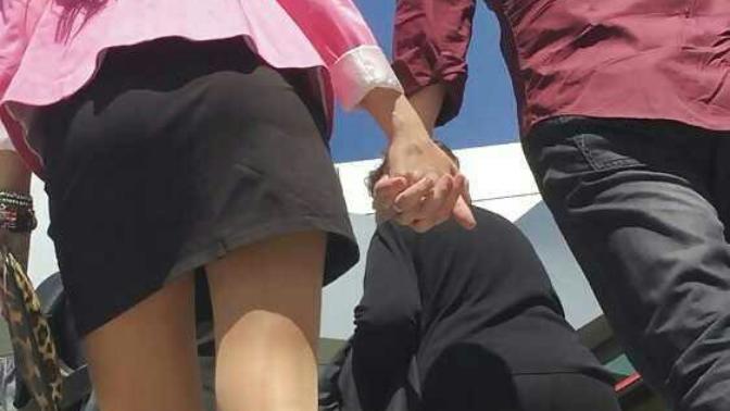 Kadinlar neden mini etek giyer?