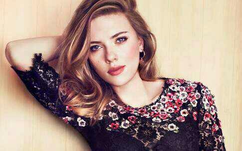 Scarlett Johansson mu Elizabeth Olsen mi?