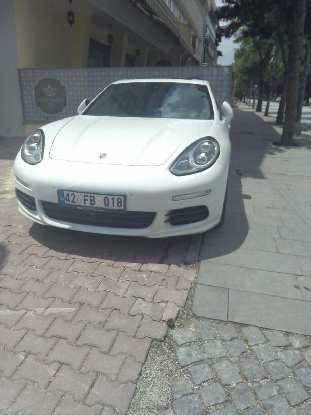 Altında Porsche Panamera olan biri mi daha zengindir, Mercedes CLS olan biri mi?