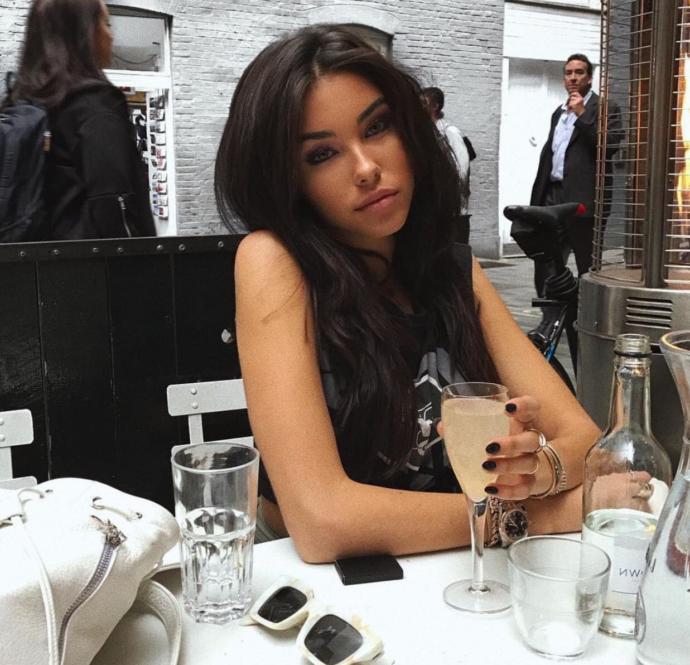 Madison Beer 1999 doğumlu, sizce kaç gösteriyor?