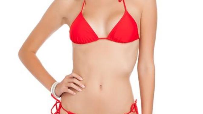 Kızlar, kızlar bu şekilde üçgen bikini giyermisiniz?