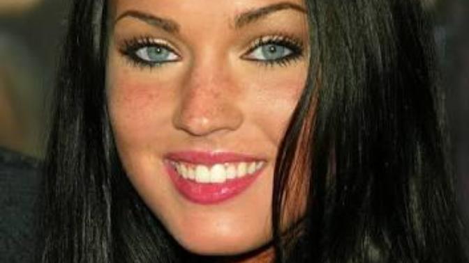 Megan Fox'un göz rengi?