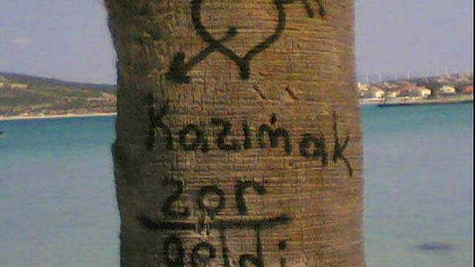 Aşk, her yere yazılır. Kalp içine yazılan değerlidir. Peki siz aşkınızı nerelere yazdınız?