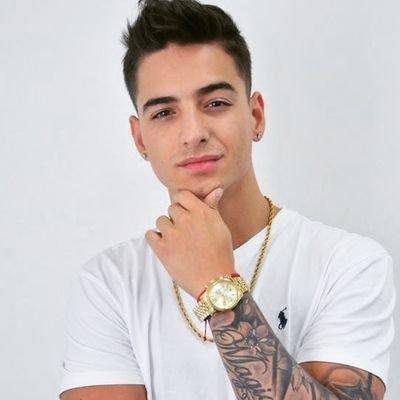 Maluma yı nasıl buluyorsunuz?  Ben çok seviyorum çok yakışıklı ve çok güzel şarkıları var :) ?