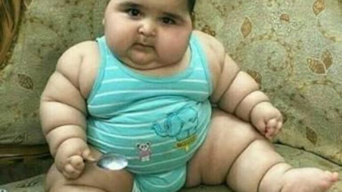 Sizce bu tatlı, şeker çocuk kaç kilodur 😁 ? Şu şekerliğe baka mısınız ya maşallah? (Detayda ki resme bakınız)?