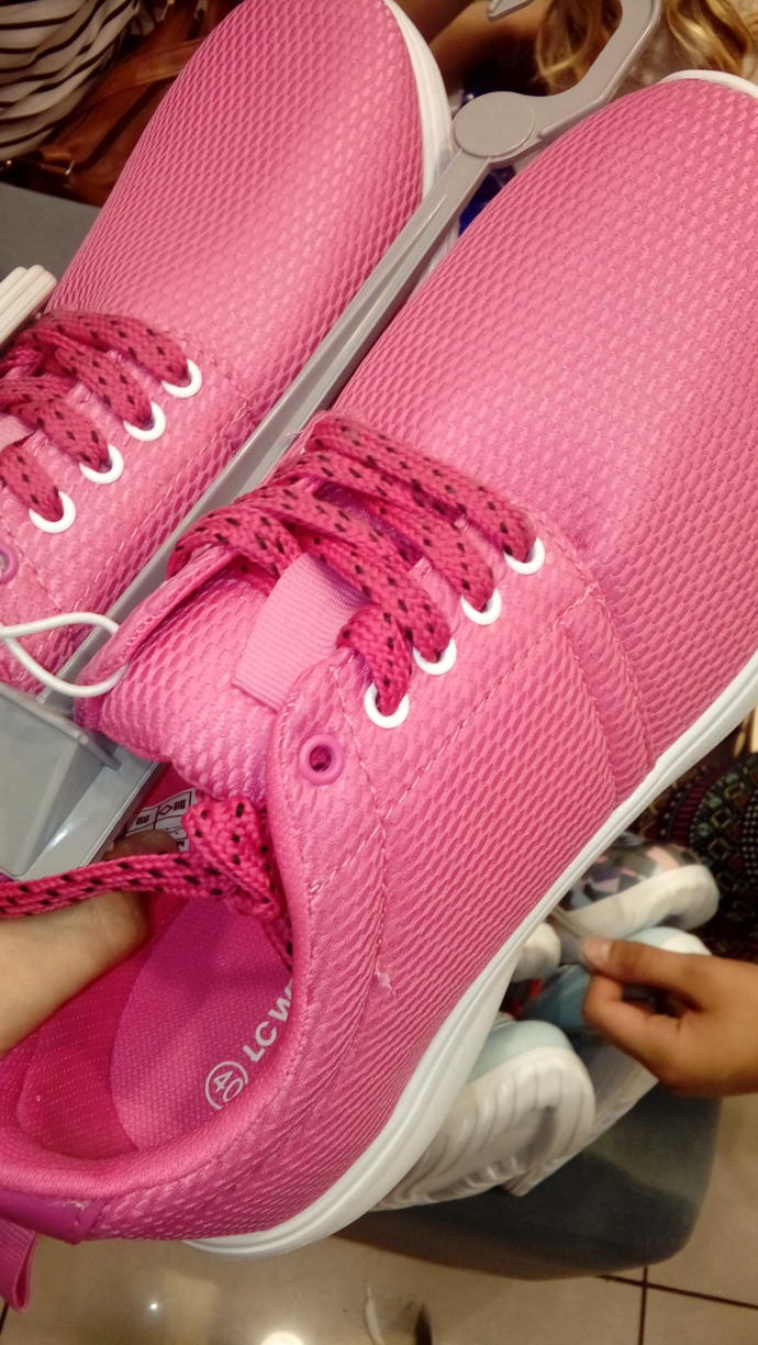 Lc Waikiki ve Defactonun ayakkabılarında bir şey mi var? Kullanan oldu mu?