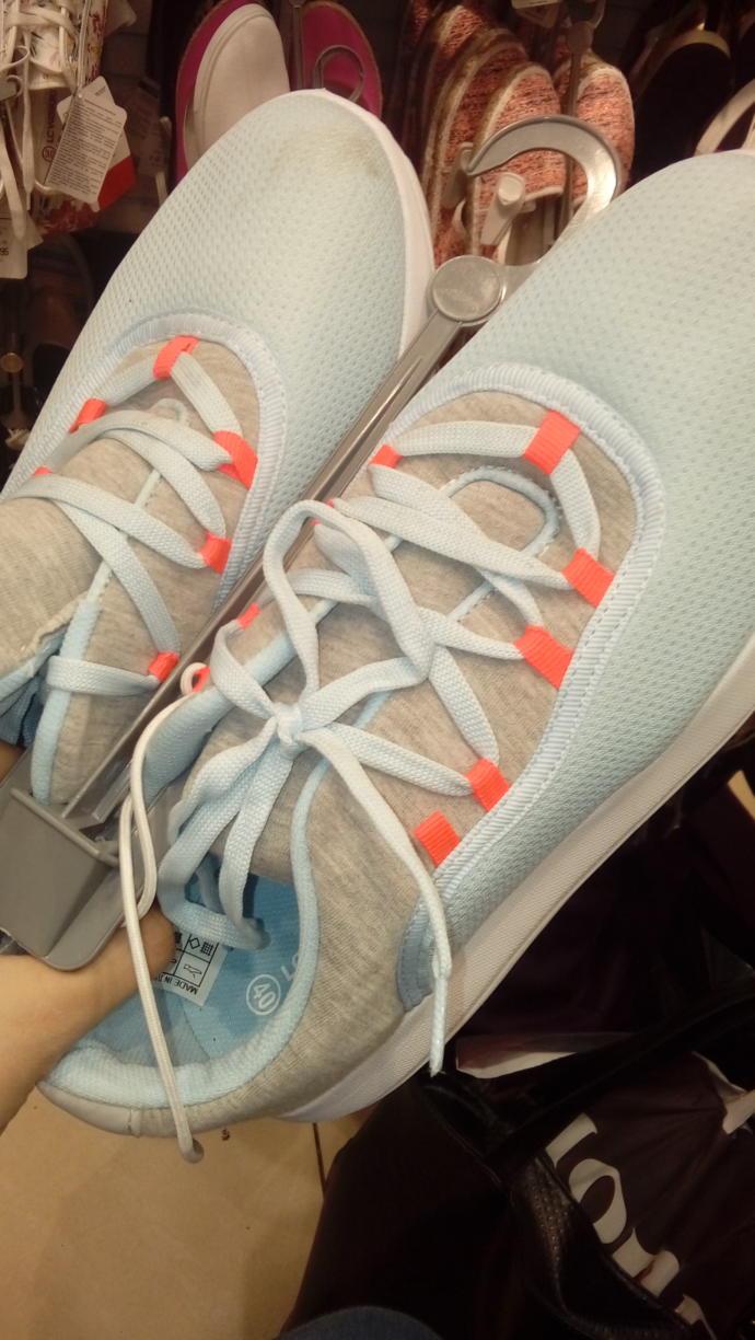 Lc Waikiki ve Defactonun ayakkabılarında bir şey mi var? Kullanan oldu mu?