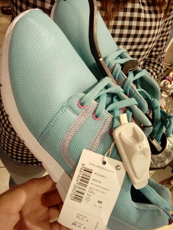 Lc Waikiki ve Defactonun ayakkabılarında bir şey mi var? Kullanan oldu mu?