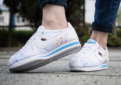 Çiçekli Nike Cortez'leri nerede bulabilirim?