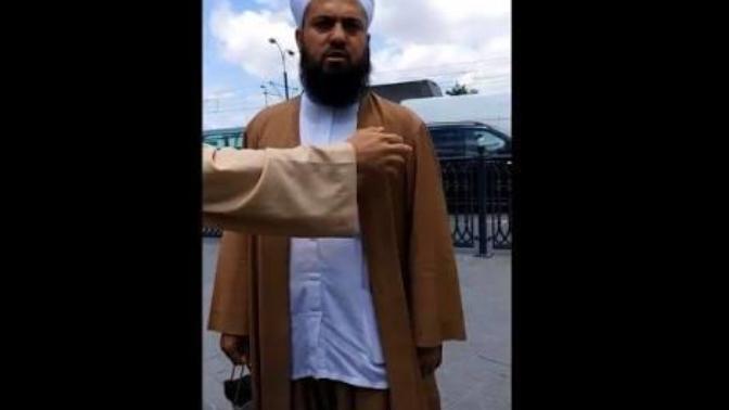 Fatih'te sarık ve cübbe giyen bir şahıs'Burası Müslüman ülkesi diyerek, dondurma yiyen çocuklara saldırdı. Türkiye nereye gidiyor?