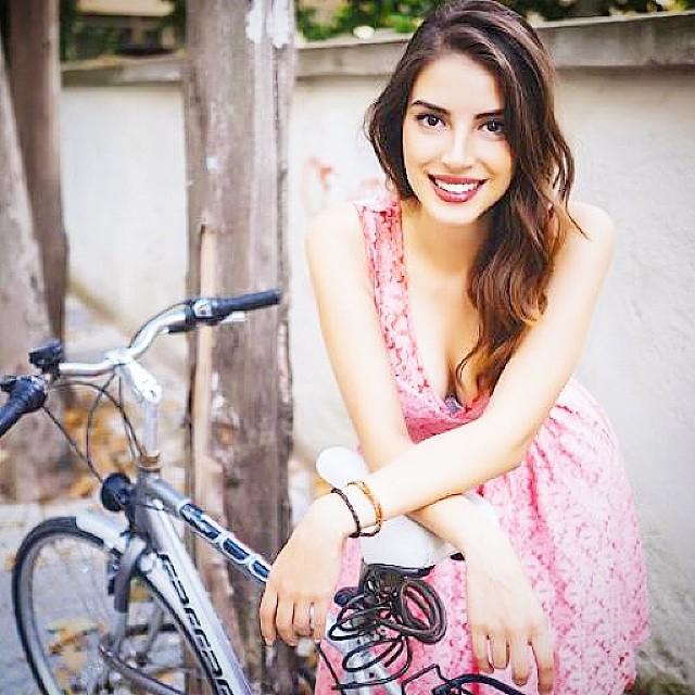 En güzel ve çekici genç 5 kadın oyuncu. Sizce en güzel ve çekici olan kim?