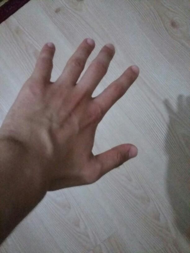 Böyle damarlı elleri olan erkek var mı yav 😍?